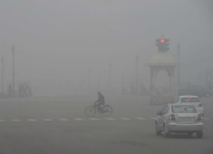 Wintry weather returns to North India, sky remains obscured