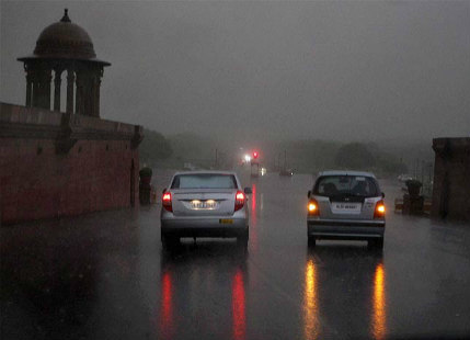 Delhi witnesses thundershowers, more in the offing