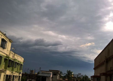Heavy rains lash Kolkata for second consecutive day