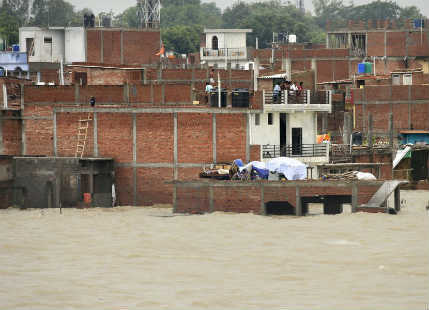 Ganga crosses danger mark, Allahabad gets affected