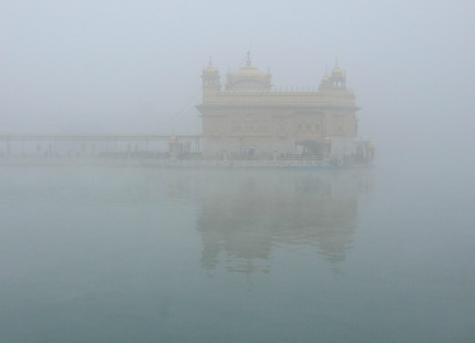 Amritsar, Lucknow wake up to very dense fog