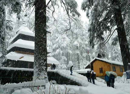 Hadimba-temple-in-snowfall_