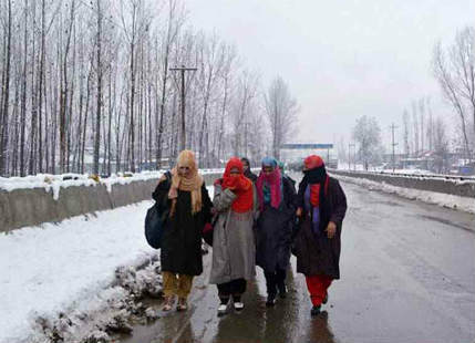 Snowfall-rain-in-Kashmir
