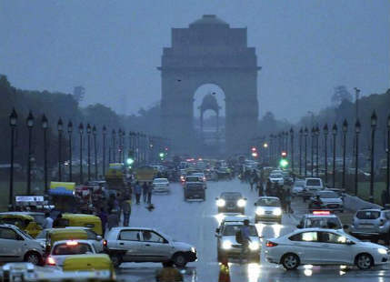 Delhi-rains and dust storm