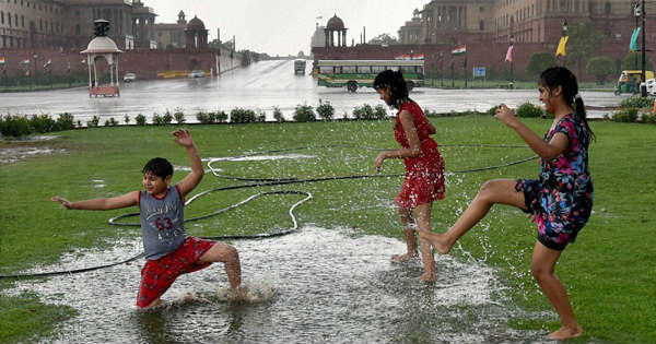Rain in Delhi and NCR_Eprahar 600