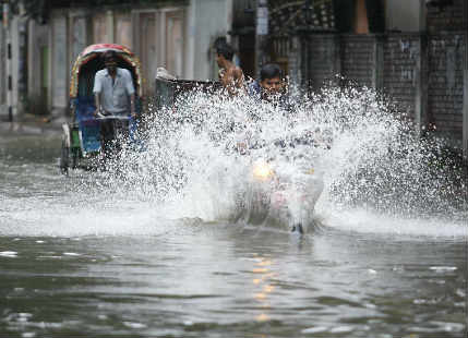 Bangladesh braces for Cyclone Mora landfall