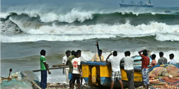 Severe Cyclone Mora hits Bangladesh coast