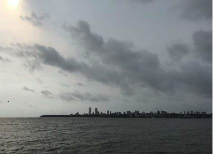 Monsoon mania begins as Mumbai rains put up a show