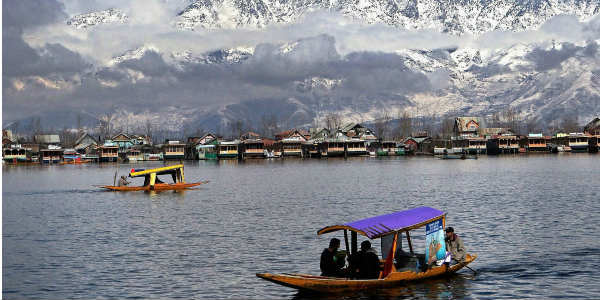 Rain in-Dal-Lake-in-Kashmir-India2