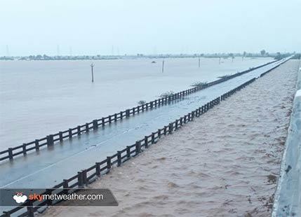 Monsoon 2017: Gujarat floods leave thousands homeless, over 100 dead