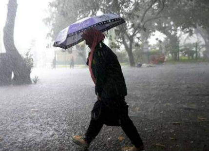 Heavy rains lash Bengaluru, more showers in the offing