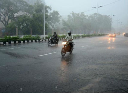 Heavy rains lash parts of Tamil Nadu, light showers for Chennai