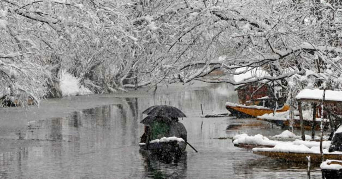 Srinagar gets season's first snowfall, mercury drops to subzero