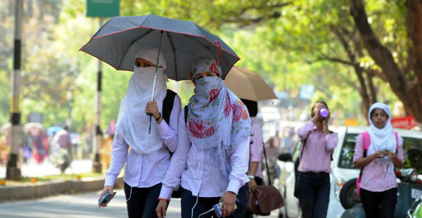 Delhi warm and dry weather