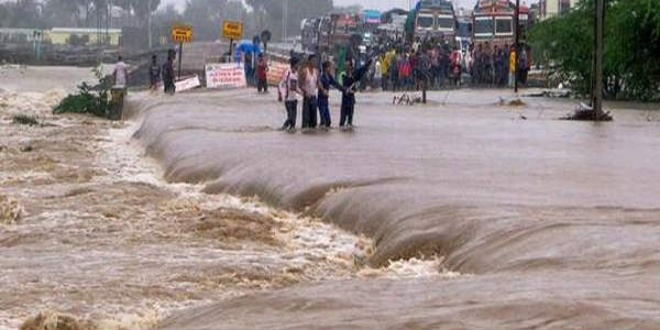 Heavy rains swamp Gujarat, relief likely from floods