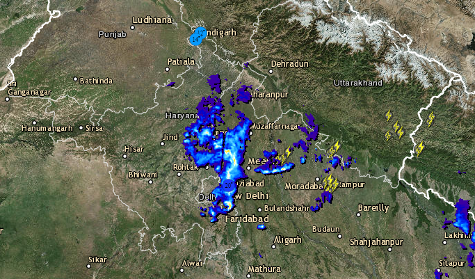 Live lightning and rainfall status across Delhi NCR