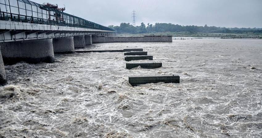 Yamuna river touches the danger mark