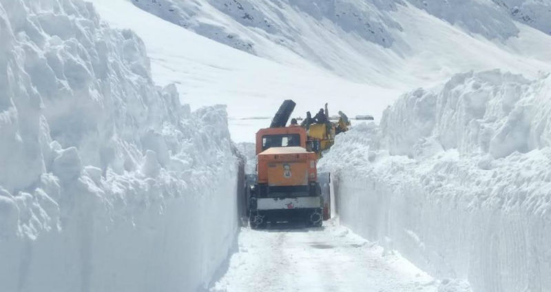 Srinagar-Leh highway closed