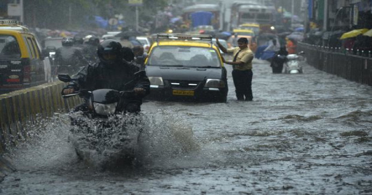 Mumbai sees three digit rains after over a fortnight, expect more intense  showers | Skymet Weather Services